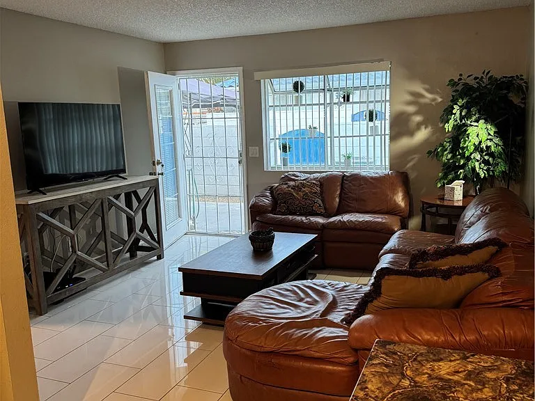 2137 Petersham Ct #D — Photo 2