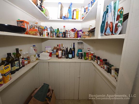 5th image of 11 Mt Hood Rd APT 3