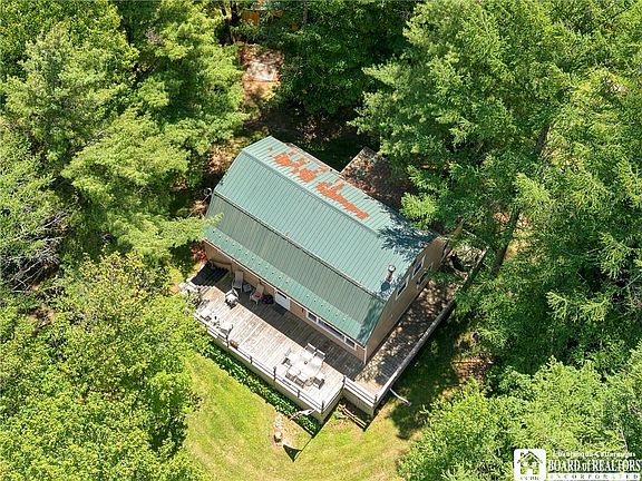 3rd image of 709 Bush Hill Rd