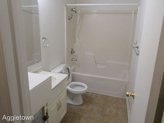 4th image of 728 W 11th St APT E