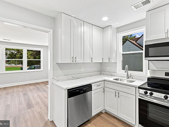 3rd image of 3608 Whitlock Ave