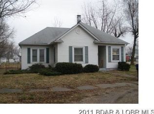 308 S Locust St, Eldon, MO 65026