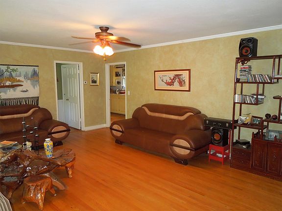 2nd image of 2027 Evergreen Dr