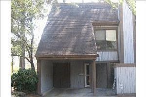 End unit on quiet, cul-de-sac