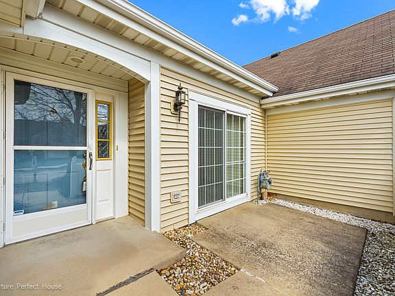 2nd image of 20828 W Chinaberry Ct