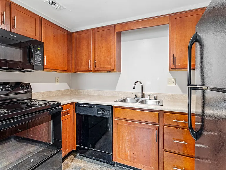 Station House Apartments — Photo 14