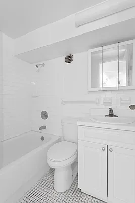 Bathroom, photo 1