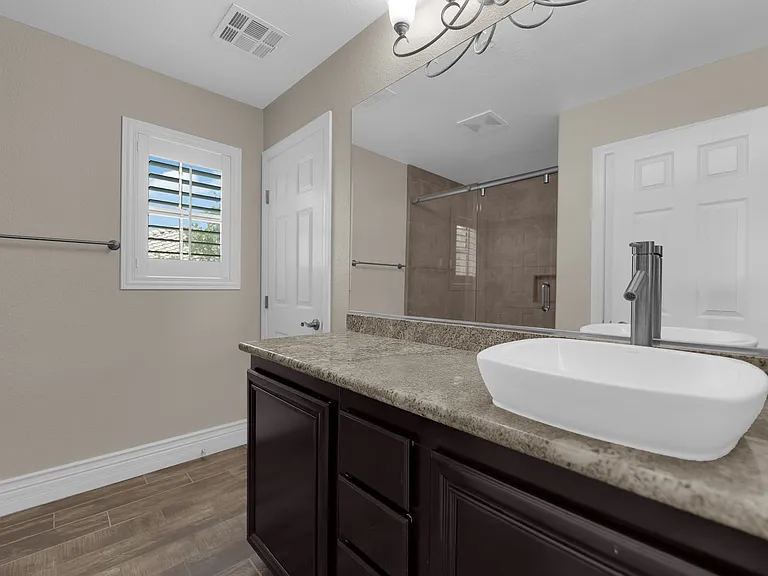 646 Monument Point St — Photo 32