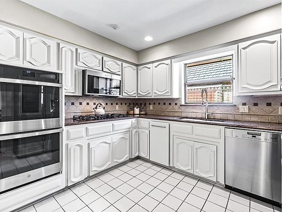 3rd image of 16214 Shadybank Dr