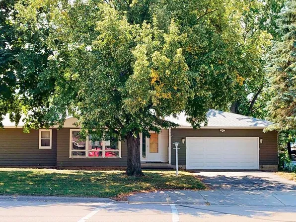 215 West Hilltop TRAIL, Fort Atkinson, WI 53538