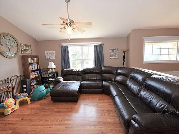 3rd image of 156 Old Mill Ct