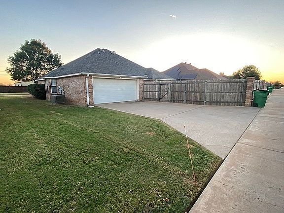 5th image of 1103 Chaparral Ct