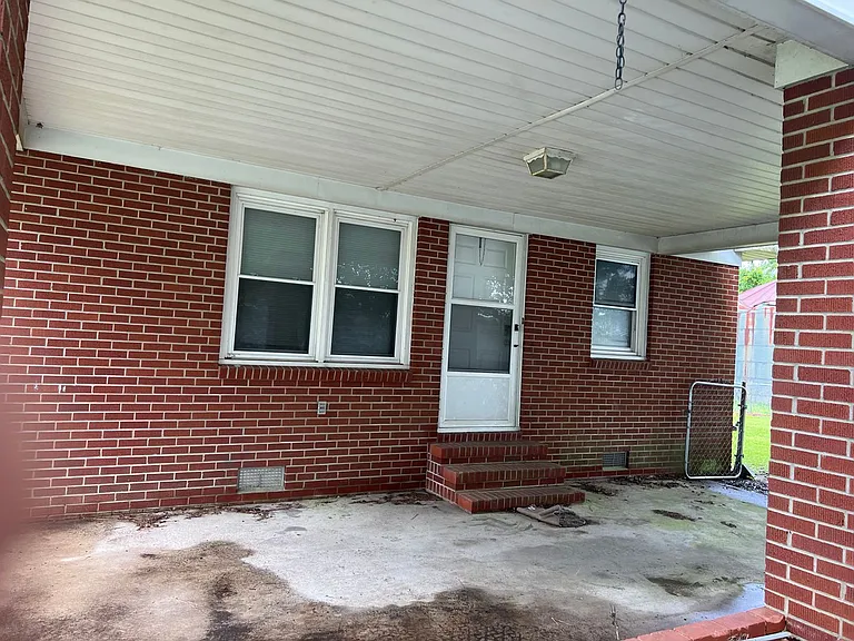 1094 Jonestown Rd — Photo 3