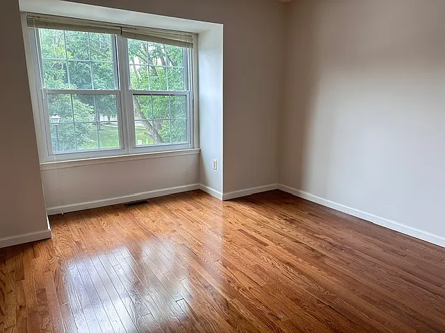 543 Manchester Ct — Photo 8