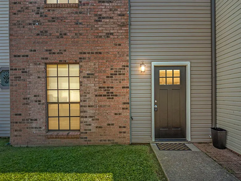 105 Steiner Rd — Photo 1