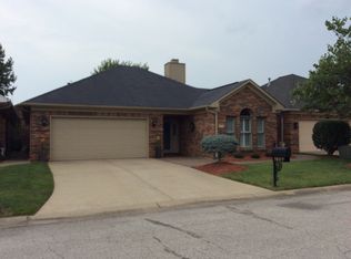 1607 Greenleaves Dr, Jeffersonville, IN 47130