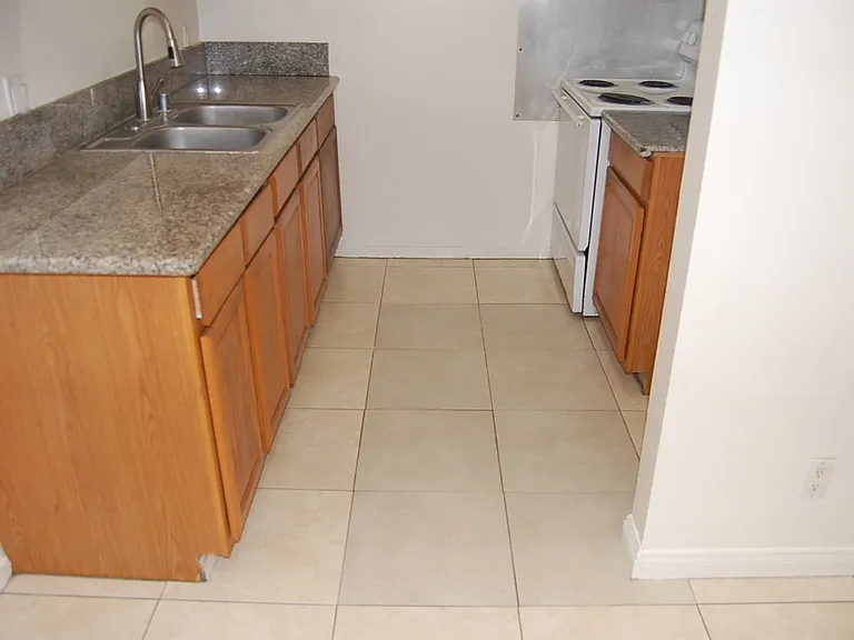 659 S Webster Ave #17 — Photo 9