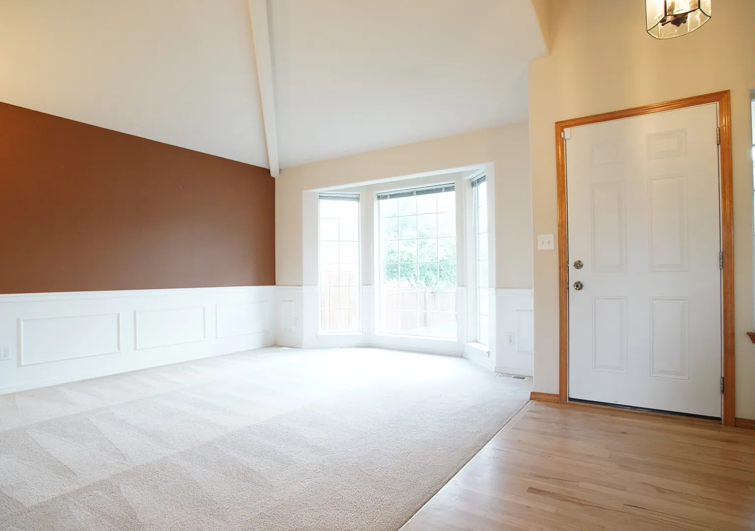 5 bed, 2355 sqft, $2,995 — Photo 2