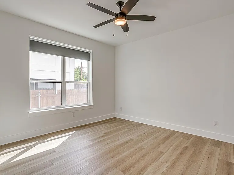 2345 Benbrook Blvd — Photo 44