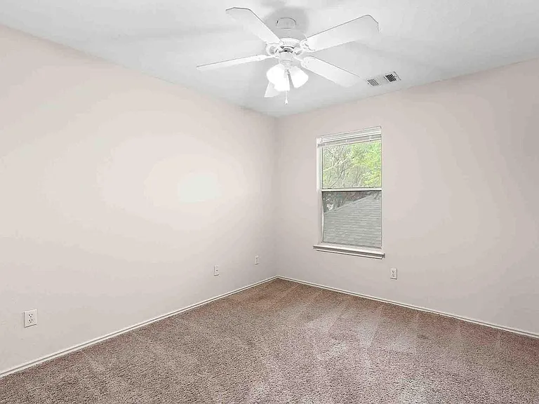 280 Strawn — Photo 18