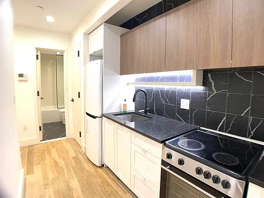 Rented by Tapiro Realty | media 12