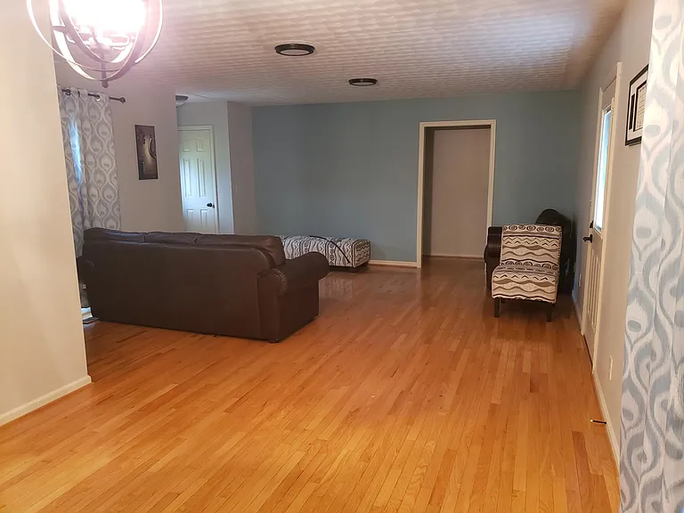 1045 Morningside Dr — Photo 6