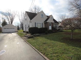 2029 Maiden Ln, Rochester, NY 14626