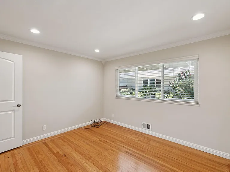 Luxury Apartment Available in gated Community downtown Palo Alto! — Photo 19