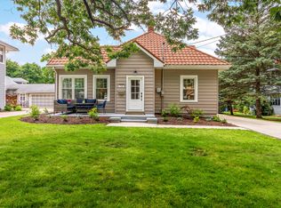 724 Warner Ave, Lemont, IL 60439
