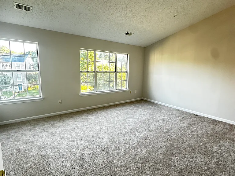 2558 Ambling Cir — Photo 12