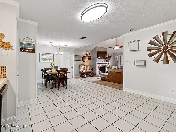 3rd image of 100 Berryhill Dr
