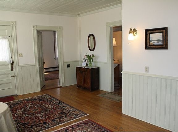  bright foyer