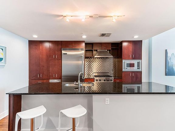 3rd image of 1120 E Kennedy Blvd Unit 835