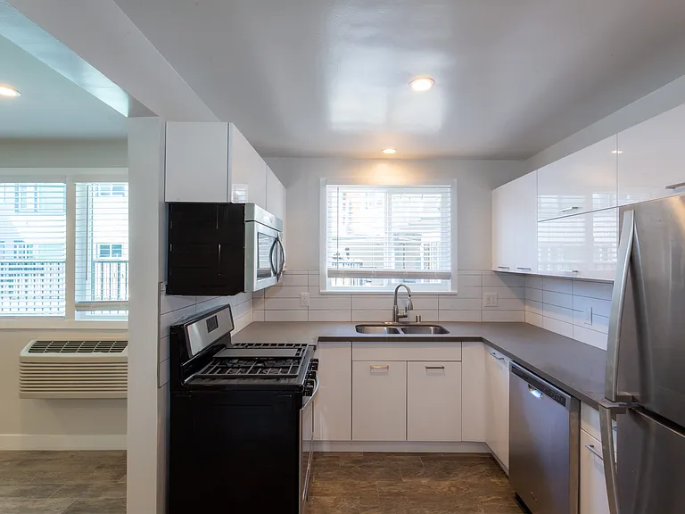 7451 Hollywood Blvd — Photo 11