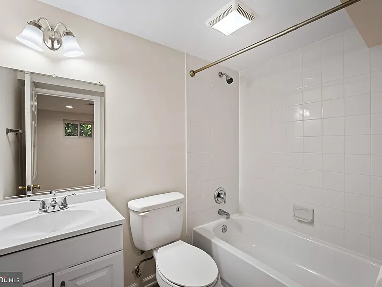 121 Whitmoor Ter — Photo 21