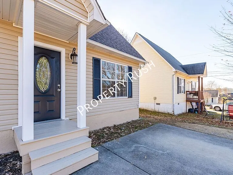 1565 Petty St SE — Photo 4