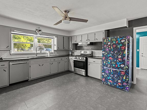 5th image of 630 W Broadmoor Street