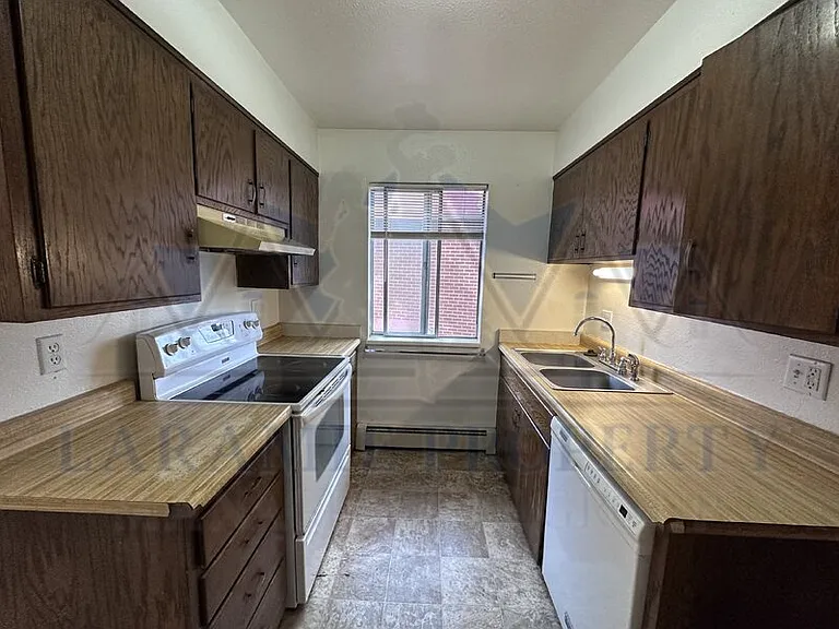 708 Downey St #8 — Photo 4
