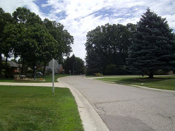 4th image of 8370 Woodspur Dr