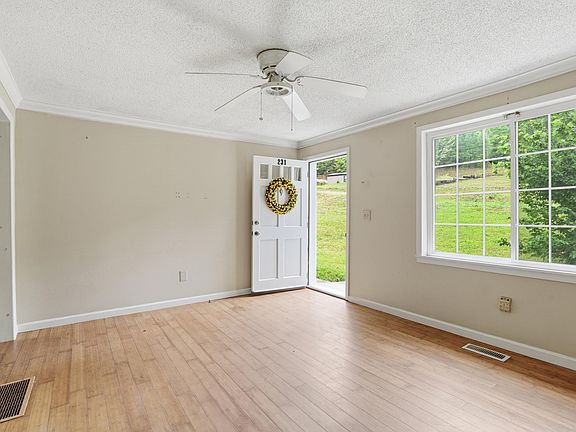 4th image of 231 Ford Ln