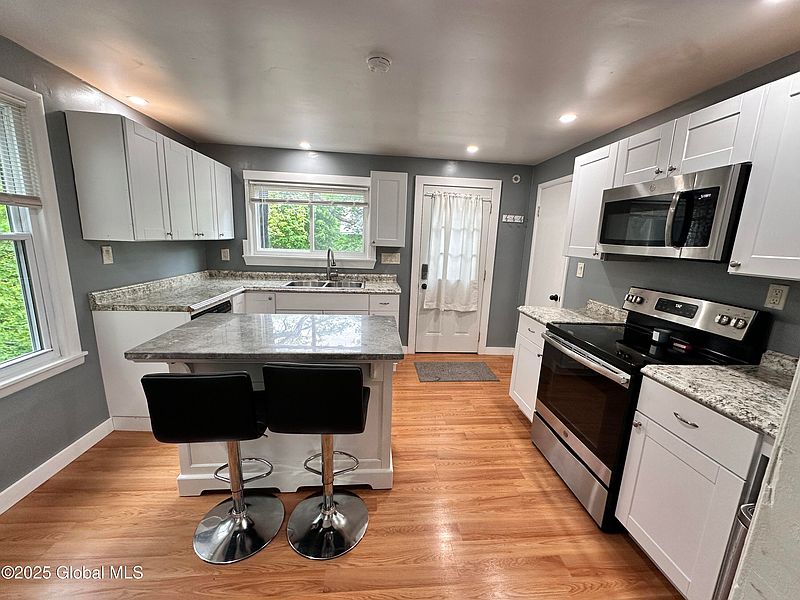 5th image of 134 Moyer Street