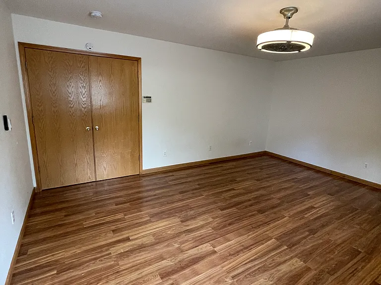 Large master bedroom, walk-in-closet ; shower and jacuzzi.