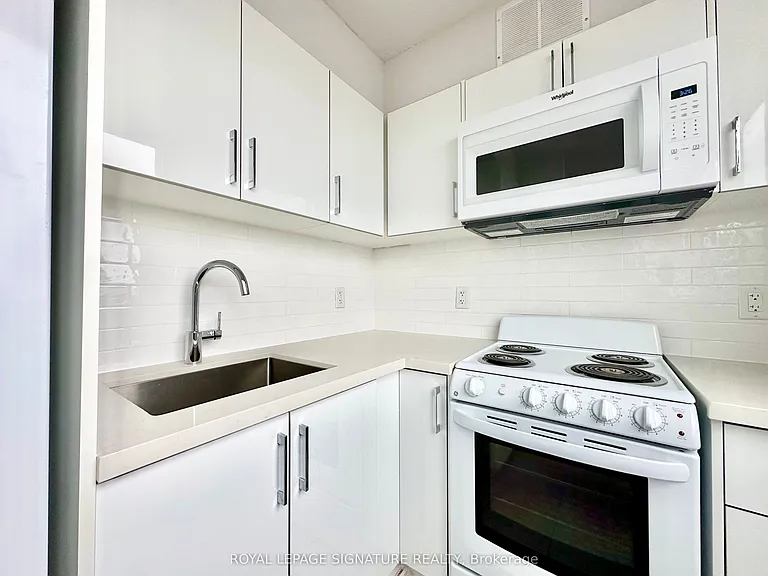 33 Isabella St #1413 — Photo 4