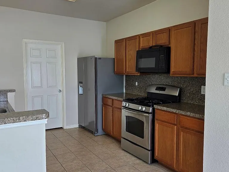 11805 Princess Garden Way — Photo 8