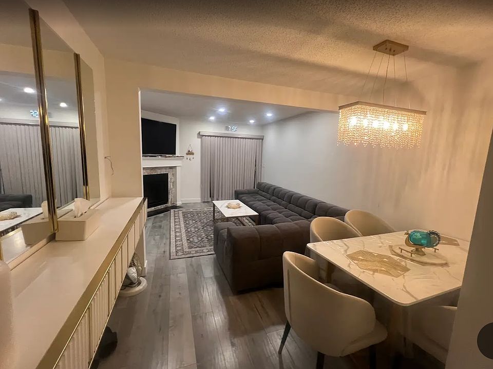 1st image of 32739 Fraser Cres #2