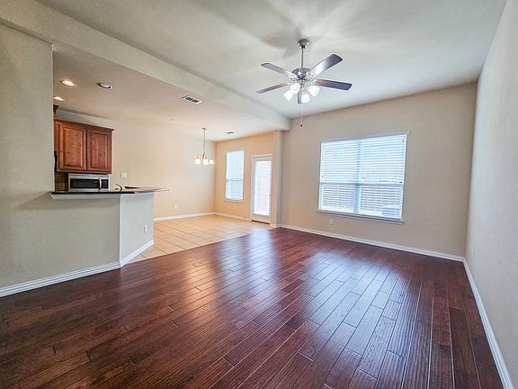 3rd image of 254 Barrington Ln