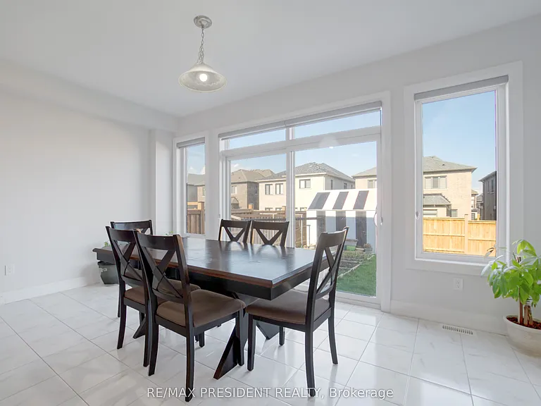 142 Prince Charles Cres — Photo 9