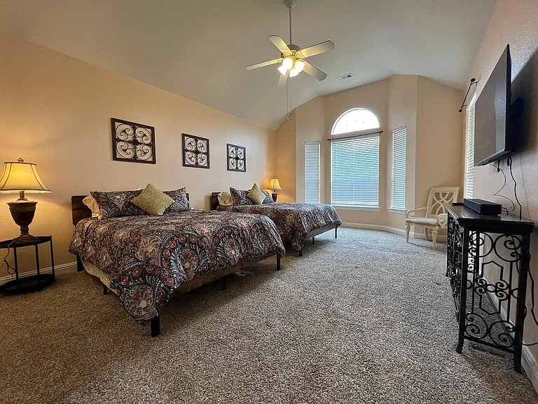 131 Carolyn Ln — Photo 5