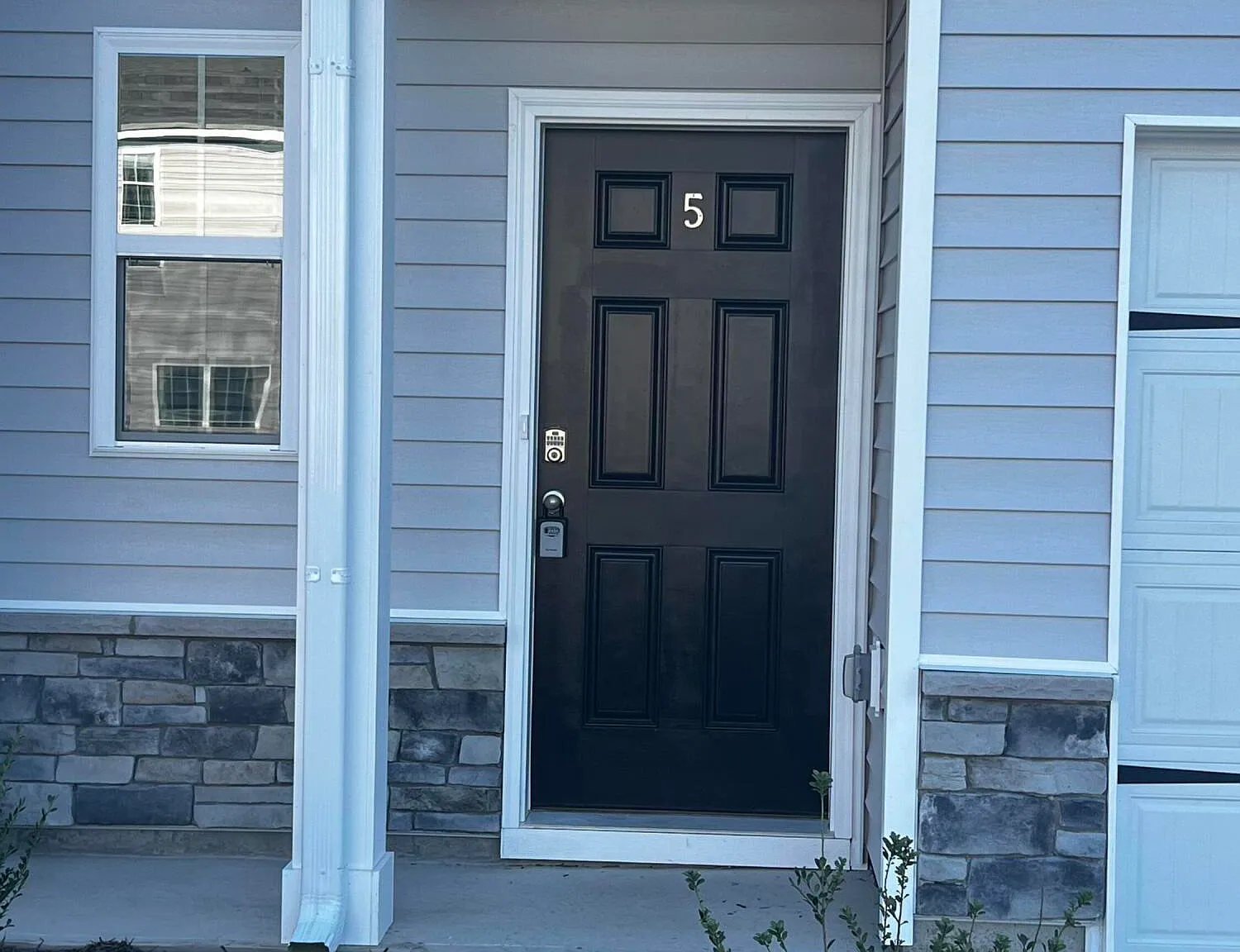 3 bed, 2.5 bath, 1491 sqft, $1,900 — Photo 3