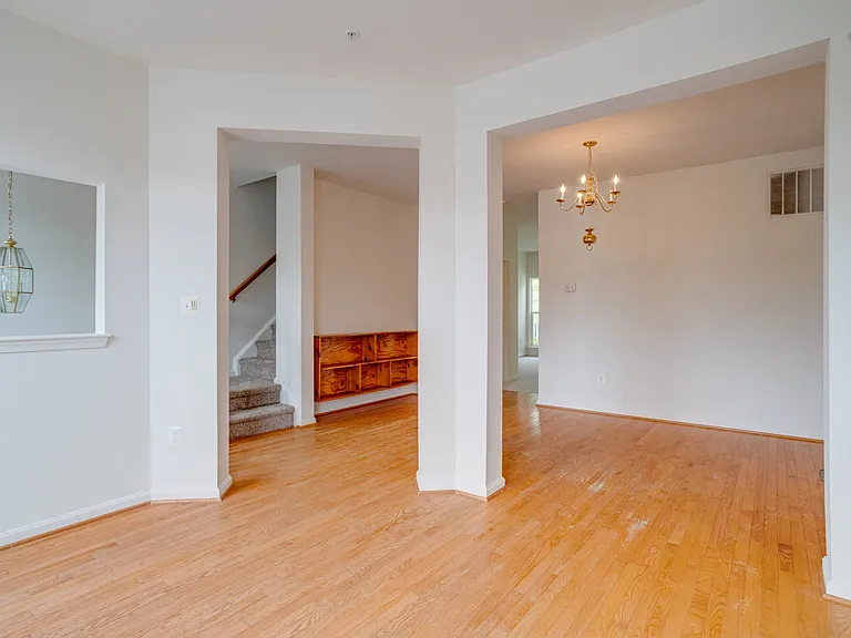103 Buttonwood Ct — Photo 7